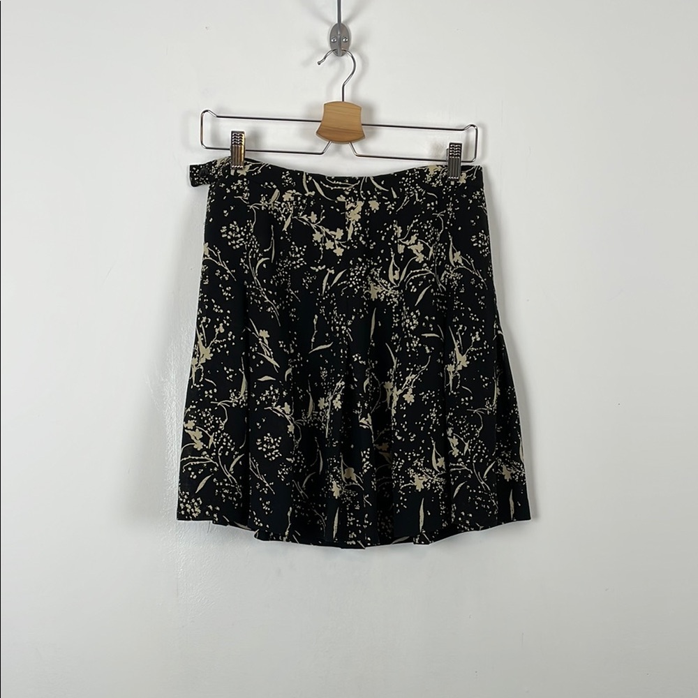 Neiman Marcus Pleated Women's 10 Elegant Black and Cream Simi Sheer Flare Skirt - Picture 5 of 9